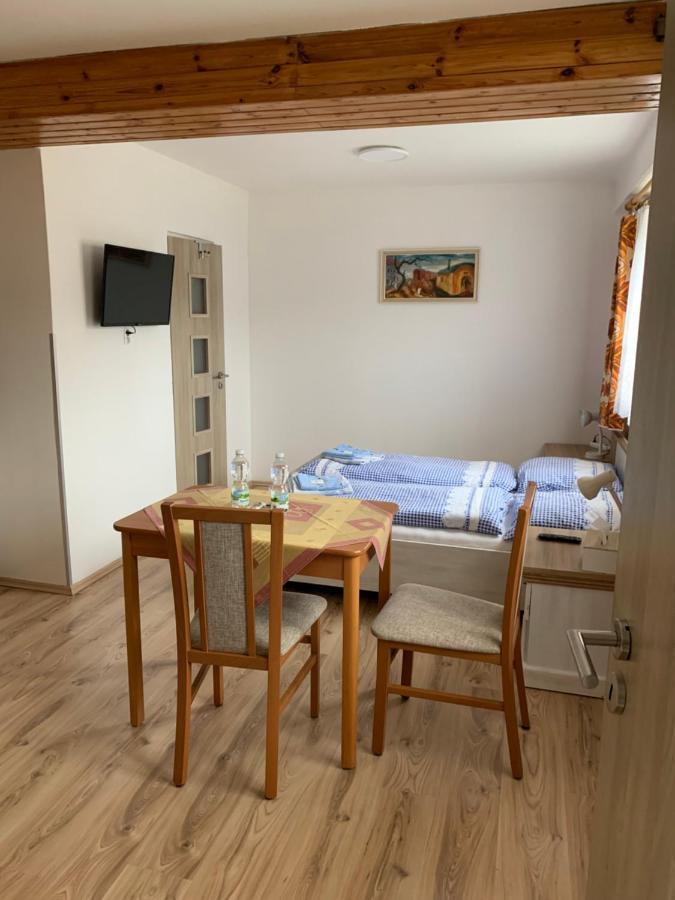 Privat Zelezny Brod Apartment Bagian luar foto